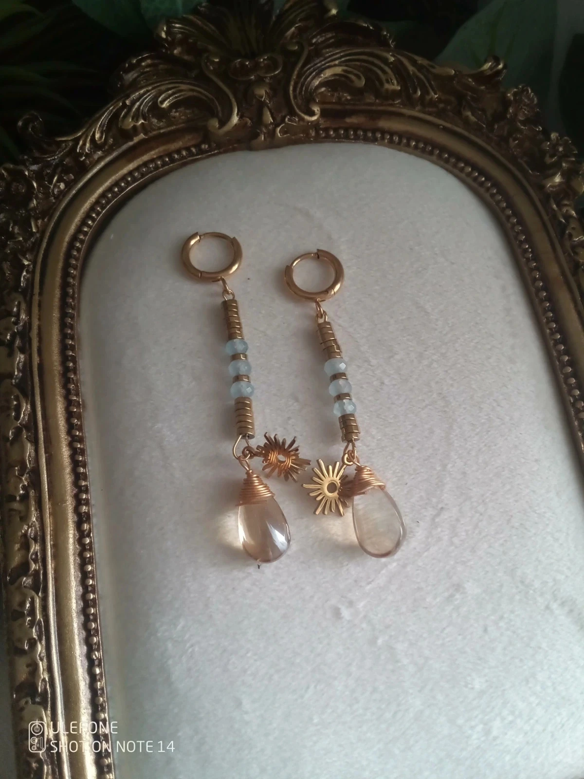 Pendientes bohemios de gotas de vidrio champagne y piedras naturales aguamarina – photo 3